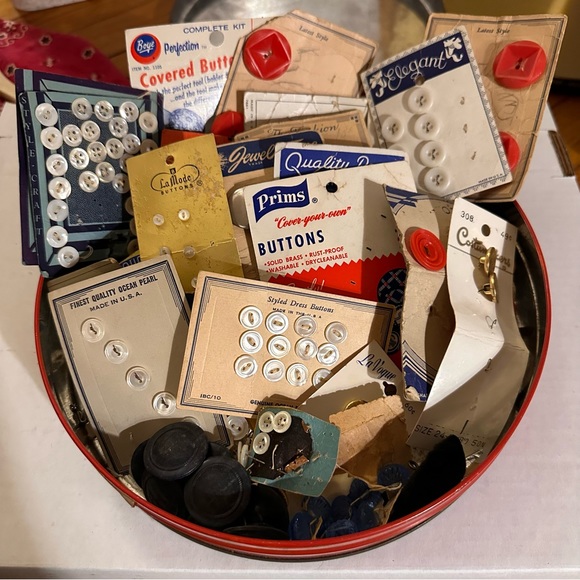 Vintage Buttons and Clasps - Picture 3 of 4